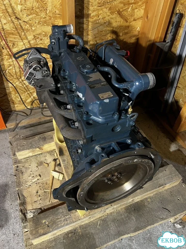 Двигатель Kubota v2403 фото 1