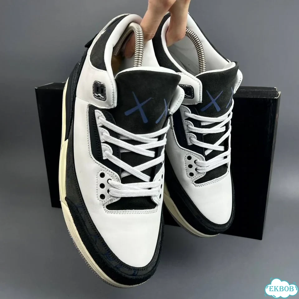 Nike Air Jordan 3 Kaws Black White фото 1