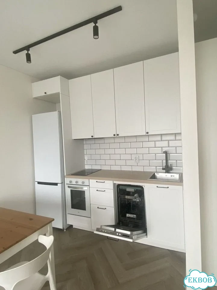2-к. квартира, 36 м², 14/18 эт. фото 2
