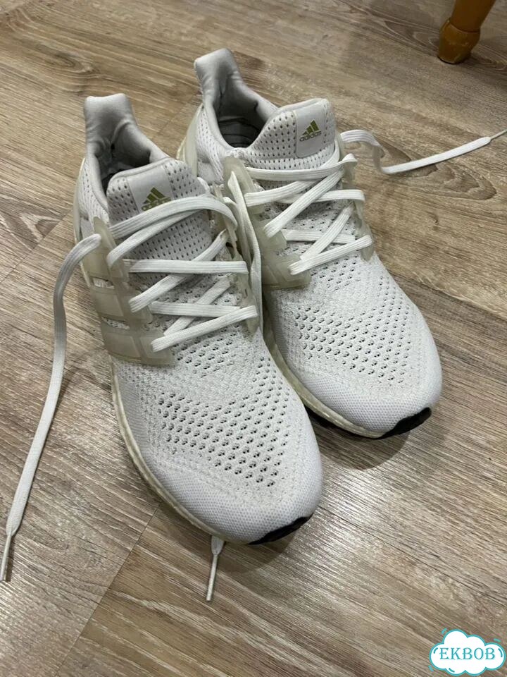Кроссовки Adidas ultraboost 22 triple white фото 1