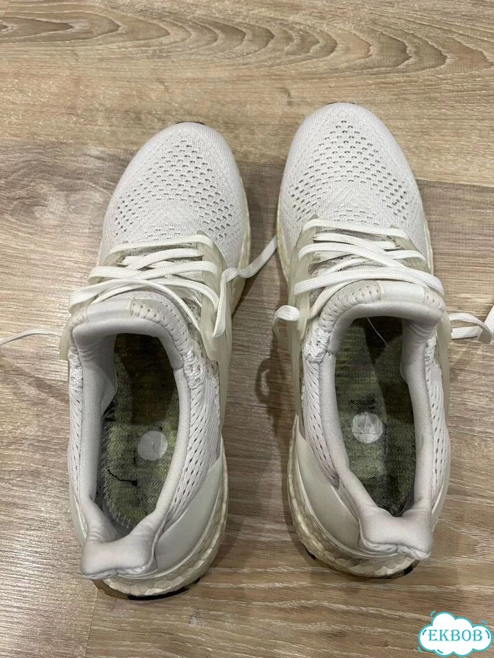 Кроссовки Adidas ultraboost 22 triple white фото 3