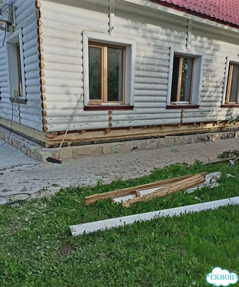 Замена венцов Подъём деревянного дома фото 7