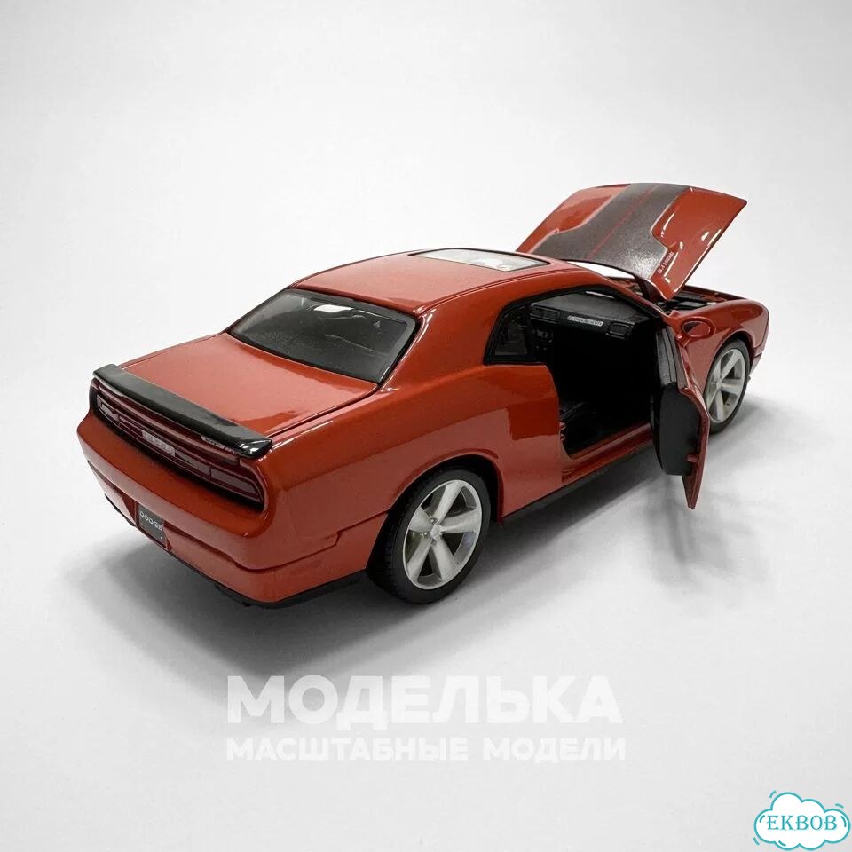Модель 2008 Dodge Challanger SRT8 1:24 оранжевый фото 3