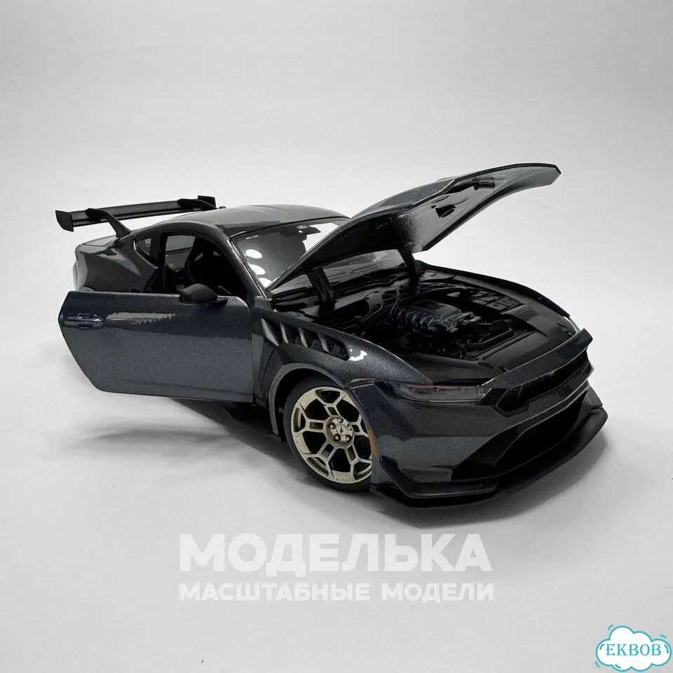 Модель 2025 Ford Mustang GTD 1:18 серебристый фото 2