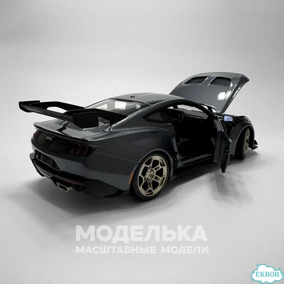 Модель 2025 Ford Mustang GTD 1:18 серебристый фото 3