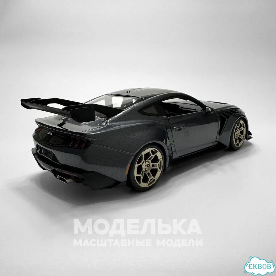 Модель 2025 Ford Mustang GTD 1:18 серебристый фото 4