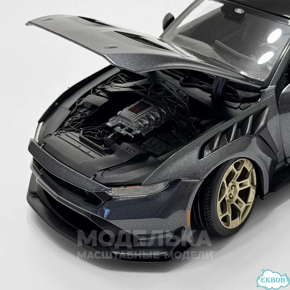 Модель 2025 Ford Mustang GTD 1:18 серебристый фото 5