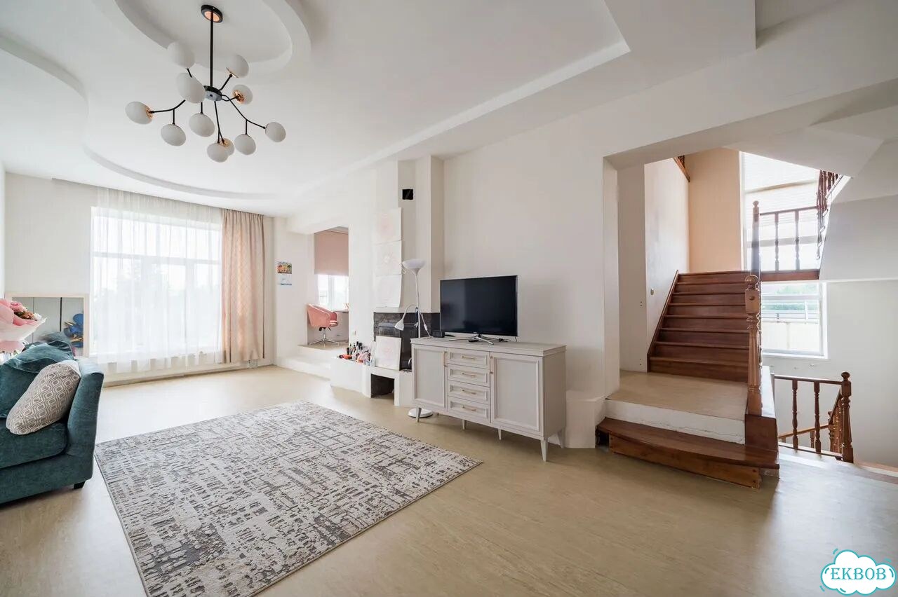 Дом 483,5 м² на участке 14,6 сот. фото 4