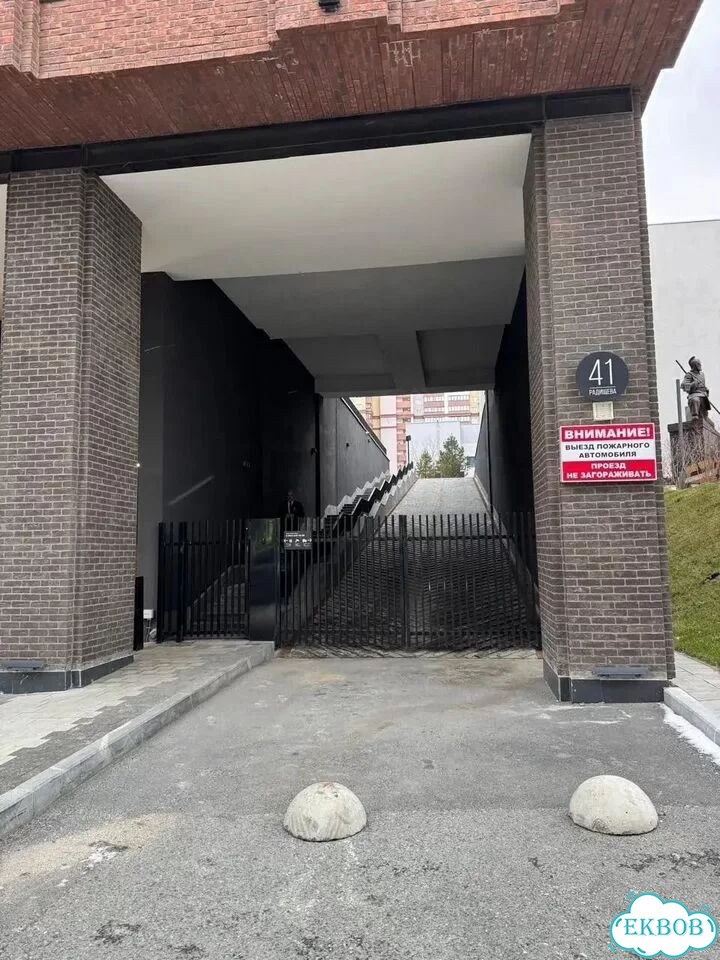 Машиноместо, 15 м² фото 1