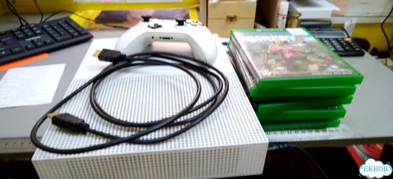 Игровая приставка Microsoft xbox One S (1681) фото 1