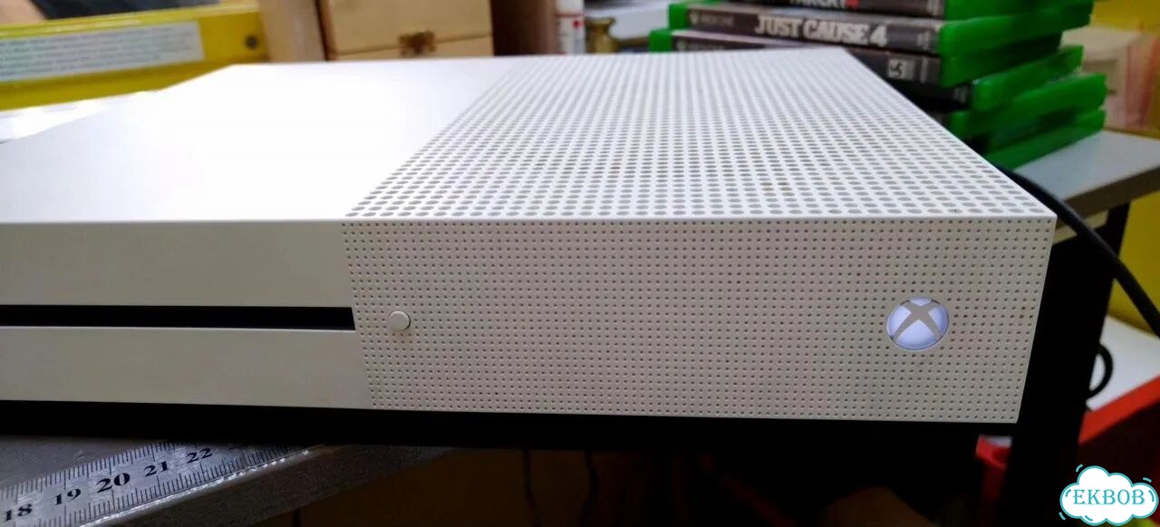 Игровая приставка Microsoft xbox One S (1681) фото 3