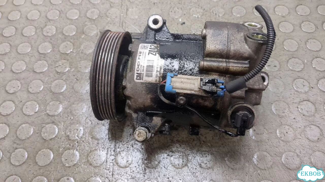 Компрессор кондиционера Opel Astra J фото 1