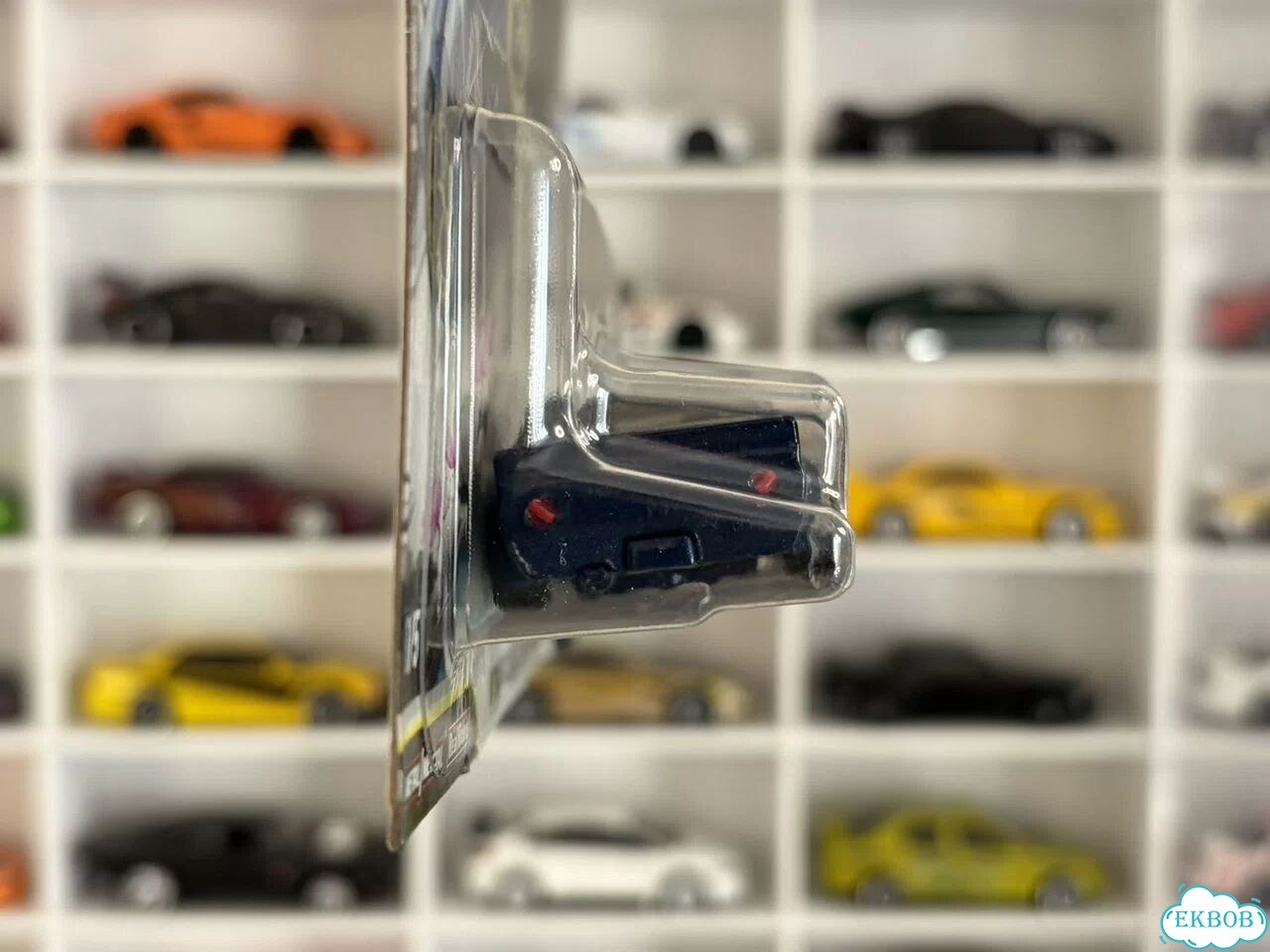 Hot Wheels Premium Nissan Skyline 2000GT-R lbwk фото 2