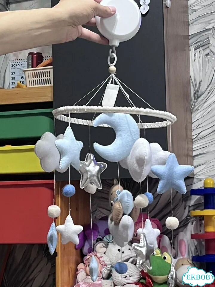 Детский мобиль из фетра фото 2